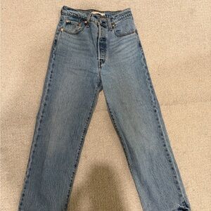 Levi’s rib cage straight ankle Jean